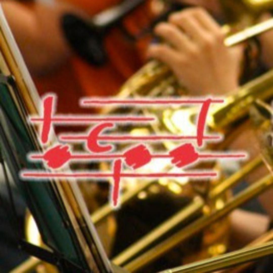 Im Vordergrund befindet sich das Logo des bcpd in form von Noten im Hintergrund befinden sich Blechblasinstrumente